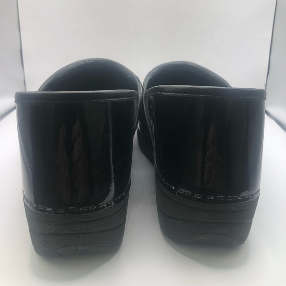 Dansko professional size 40 Glossy Patent leather look US9.5-10 - Picture 3 of 7